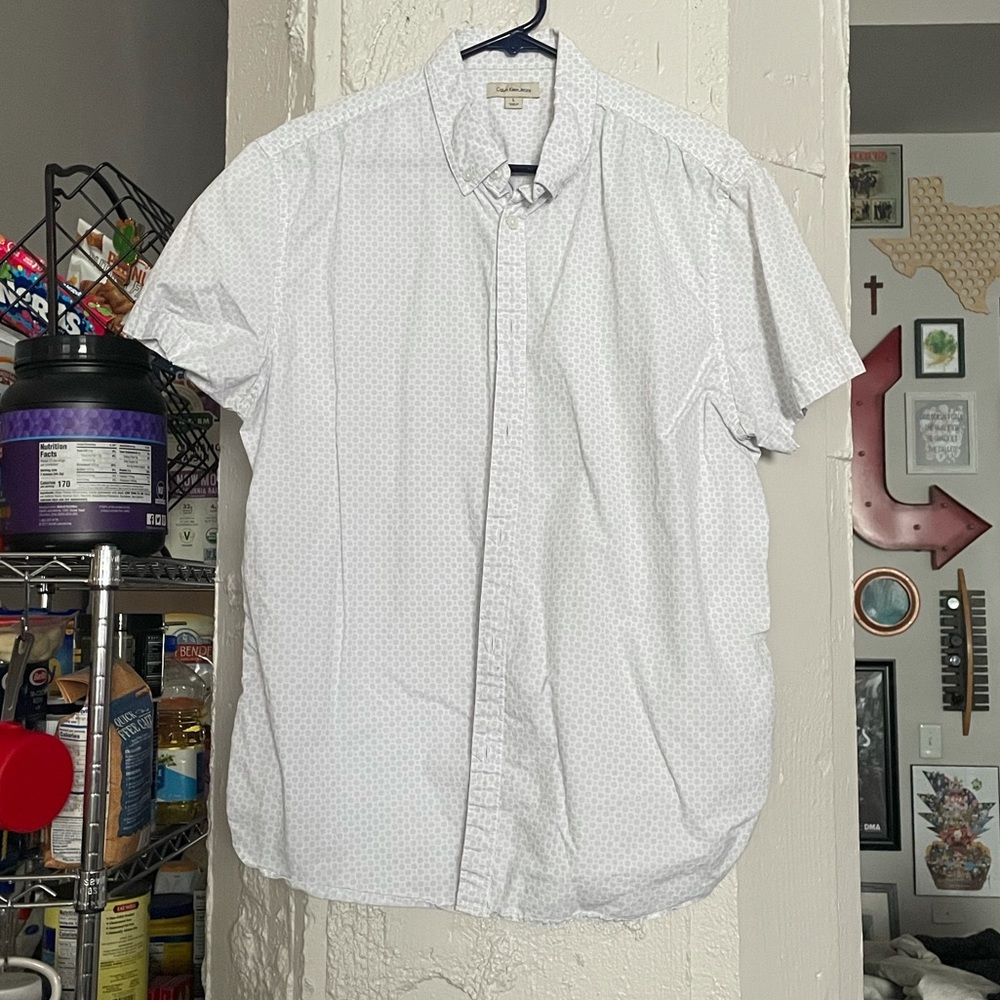LAST CHANCE: Calvin Kline White Button up with pattern